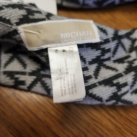 NWT Michael Michael Kors Logo Black and Light Gray Knit Scarf - Picture 4 of 5